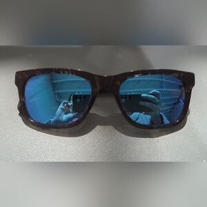 Chic Black Sunglasses with Blue Lenses